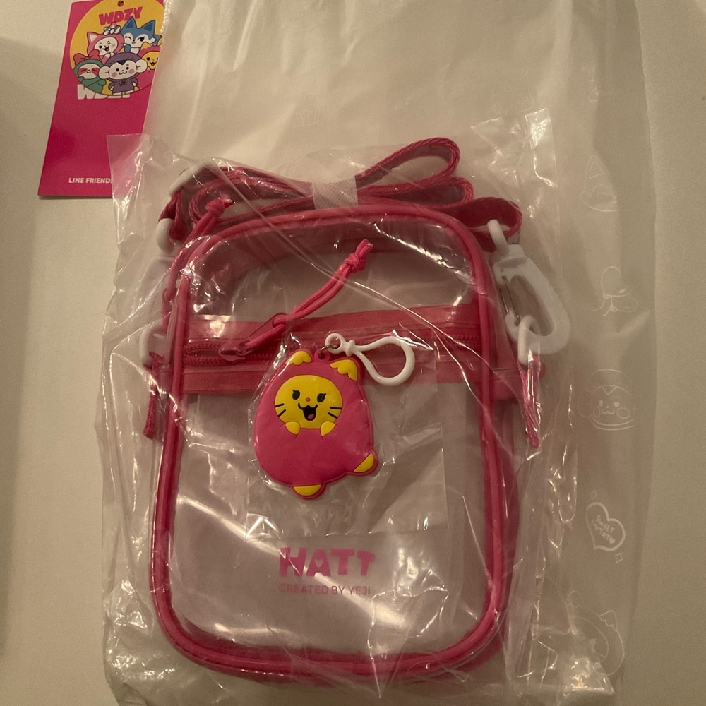 Itzy wdzy yeji’s hatt cute bag